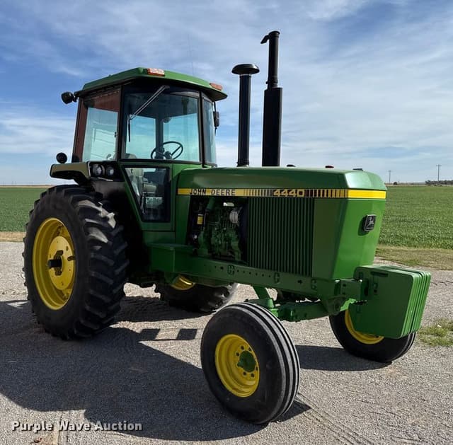 Image of John Deere 4440 equipment image 2