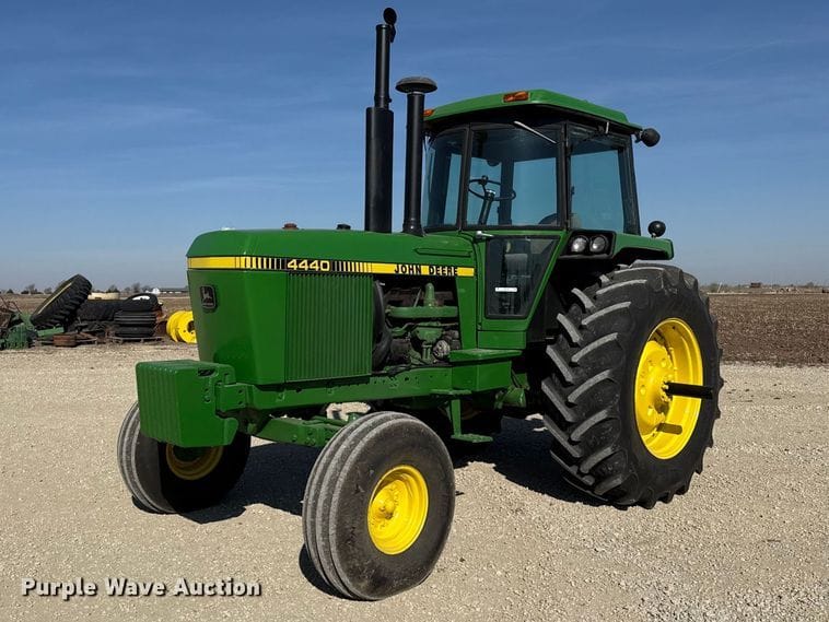 1980 John Deere 4440 Equipment Image0