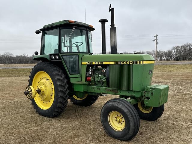 Image of John Deere 4440 equipment image 1