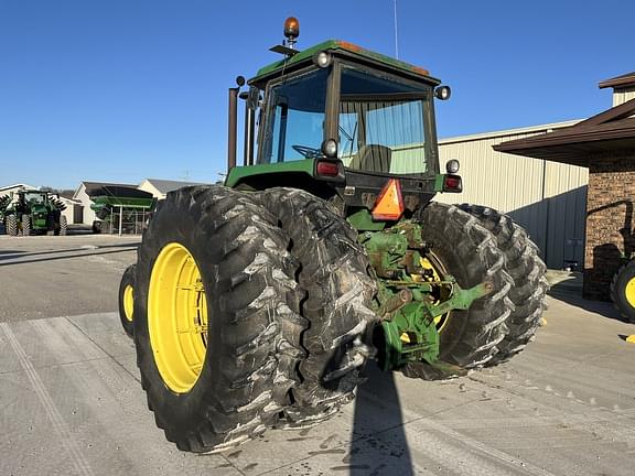 Image of John Deere 4840 equipment image 4