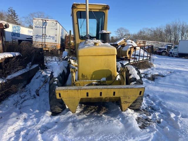 Image of John Deere 570A equipment image 4