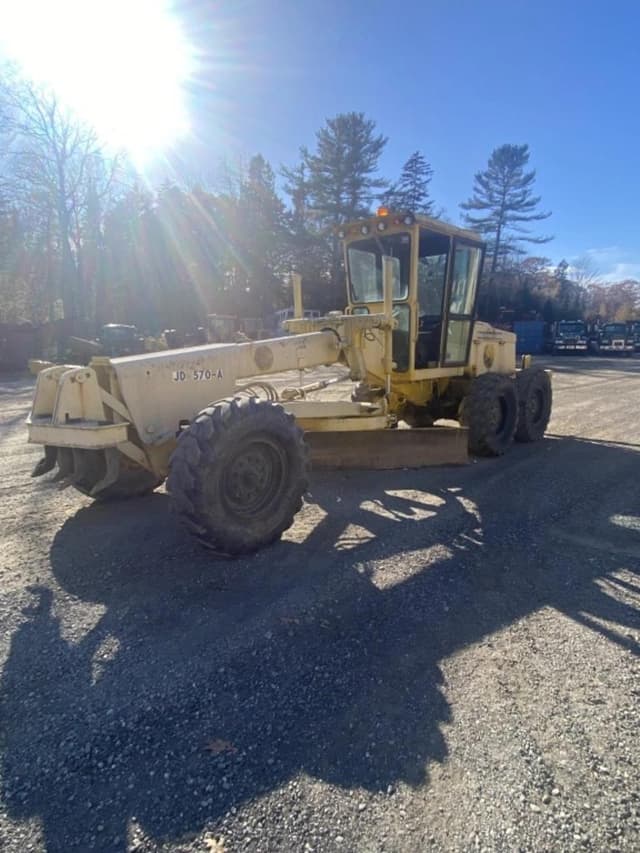 Image of John Deere 570A equipment image 2