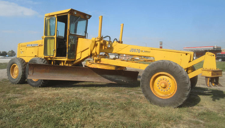 1980 John Deere 670 Equipment Image0