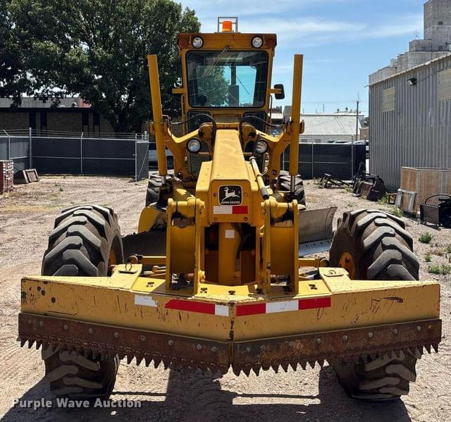 Image of John Deere 670A equipment image 1
