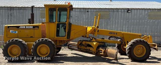 Image of John Deere 670A equipment image 3