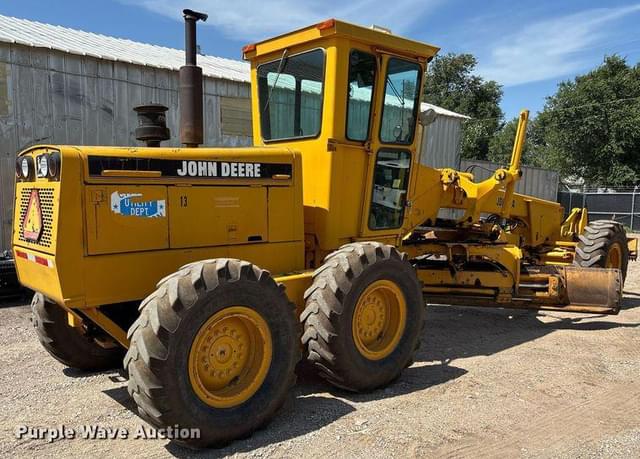 Image of John Deere 670A equipment image 4
