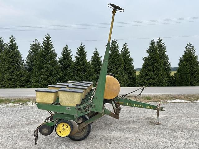 Image of John Deere 7000 equipment image 1