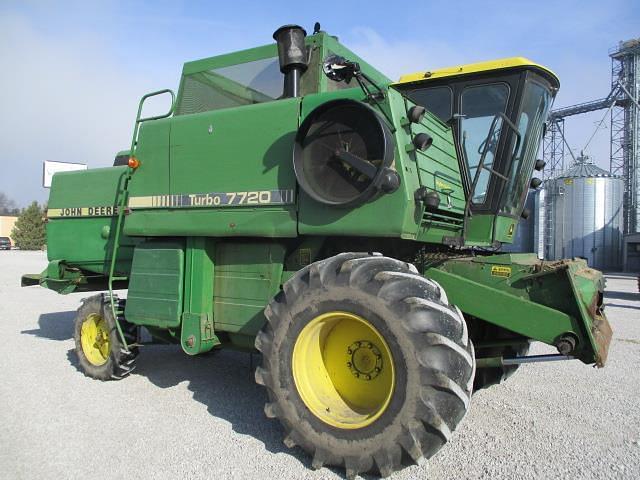 Image of John Deere 7720 equipment image 1