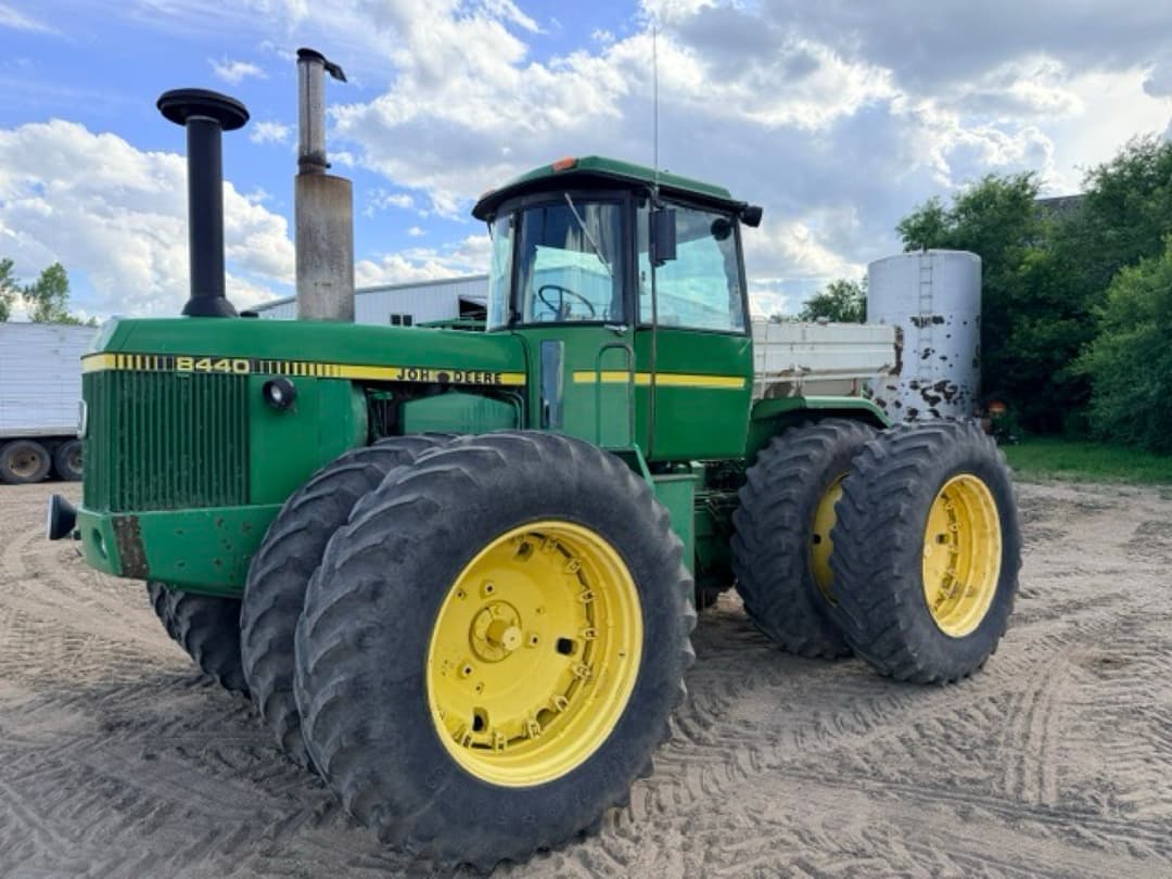 Image of John Deere 8440 Primary image