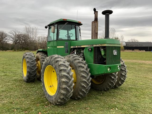 Image of John Deere 8440 equipment image 2