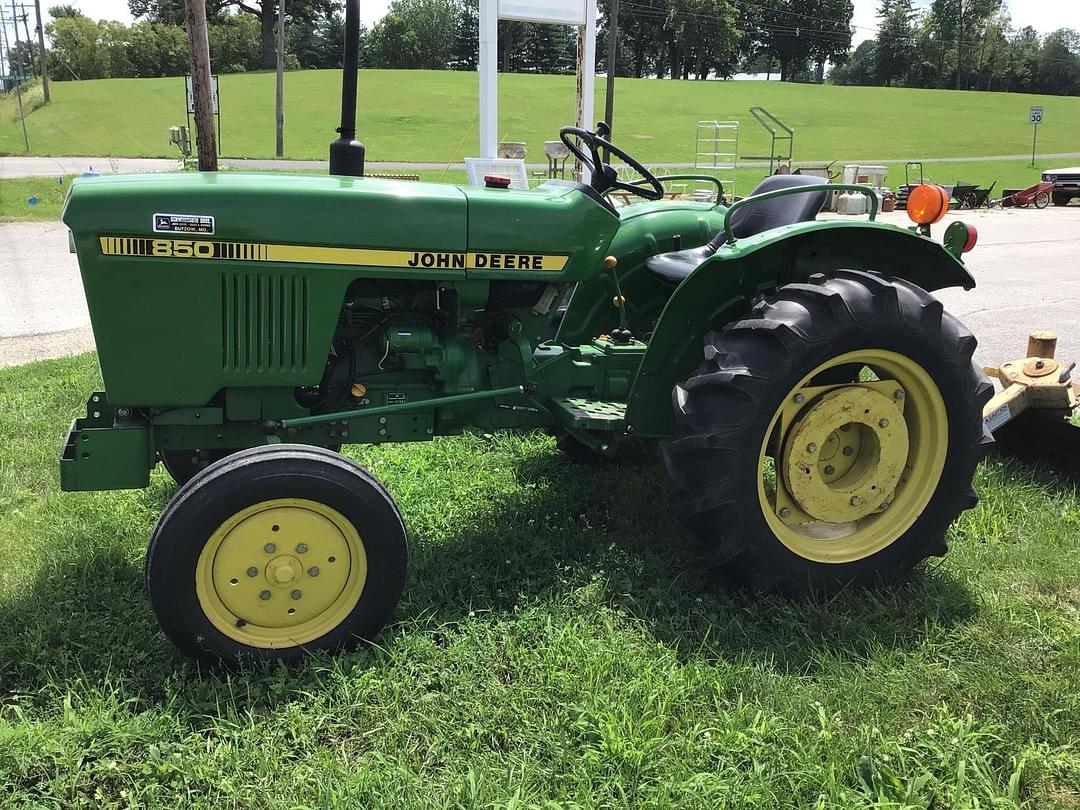 Image of John Deere 850 Primary image