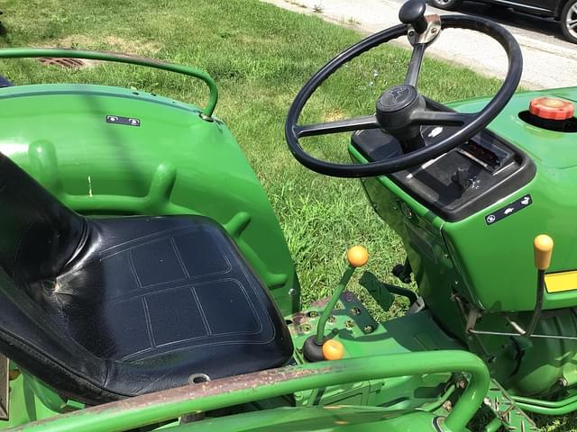 Image of John Deere 850 equipment image 4