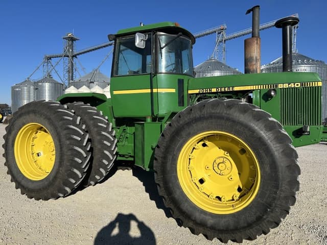 Image of John Deere 8640 equipment image 1