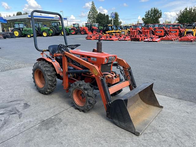 Image of Kubota B7100 equipment image 3