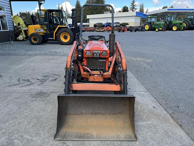 Image of Kubota B7100 equipment image 2