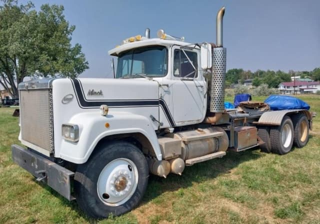 Image of Mack R600 equipment image 3