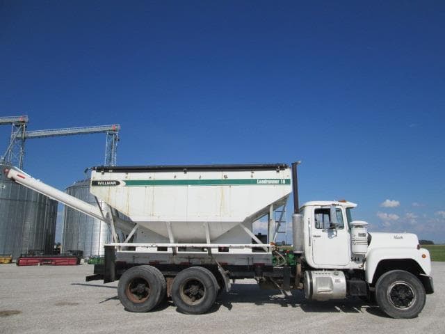 Image of Mack R686ST equipment image 3