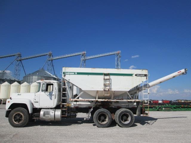 Image of Mack R686ST equipment image 2