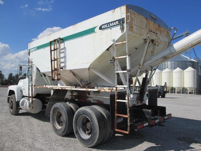 Image of Mack R686ST equipment image 4