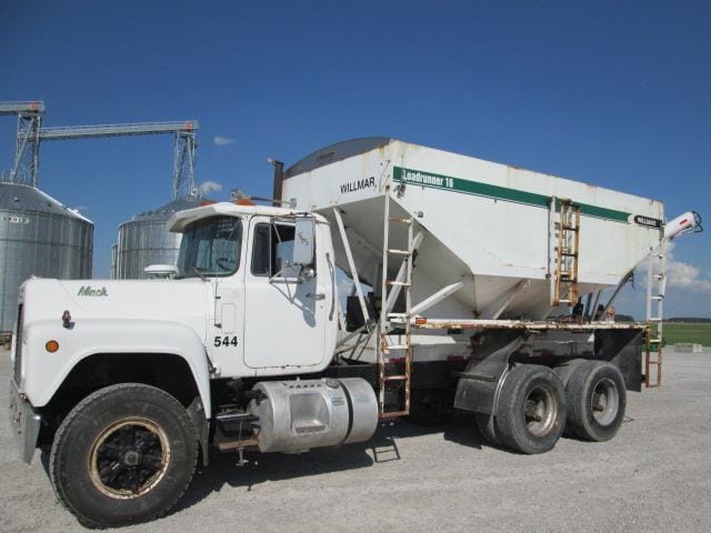 1980 Mack R686ST Equipment Image0