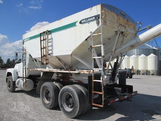 Image of Mack R686ST equipment image 4