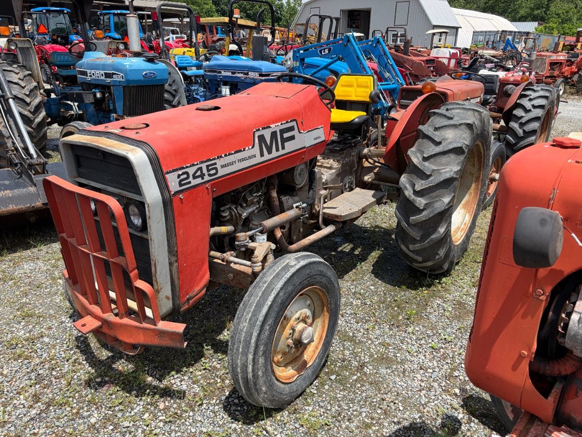 1980 Massey Ferguson 245 Equipment Image0