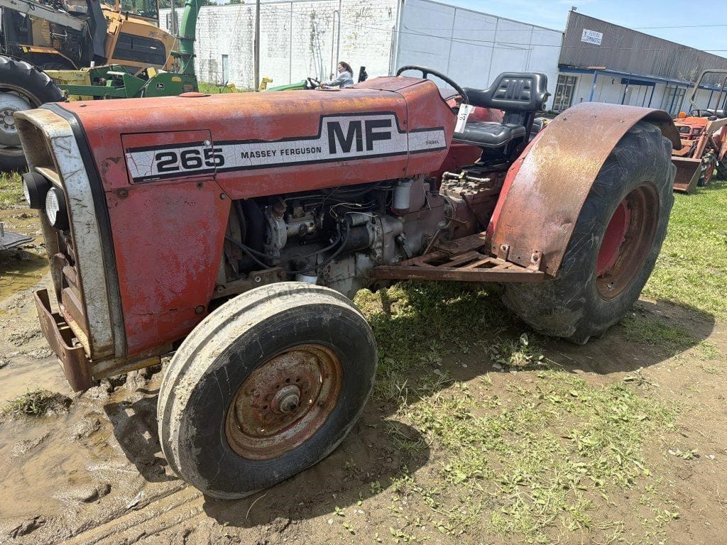 1980 Massey Ferguson 265 Equipment Image0