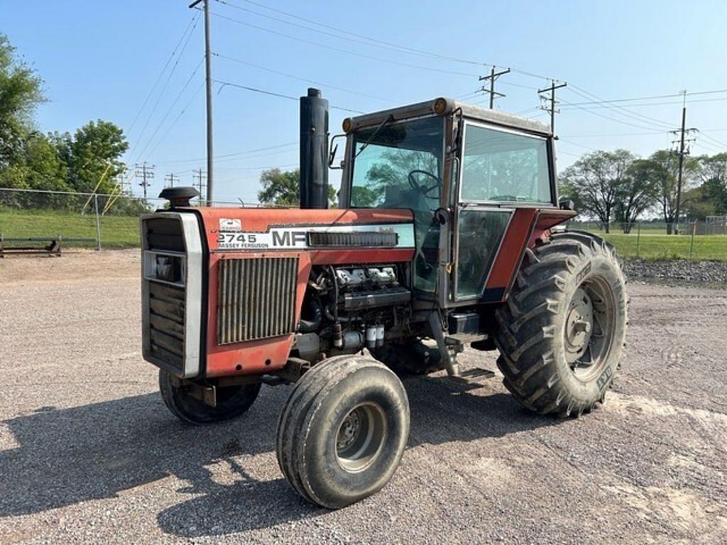 Image of Massey Ferguson 2745 Primary image