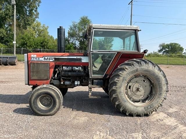 Image of Massey Ferguson 2745 equipment image 1