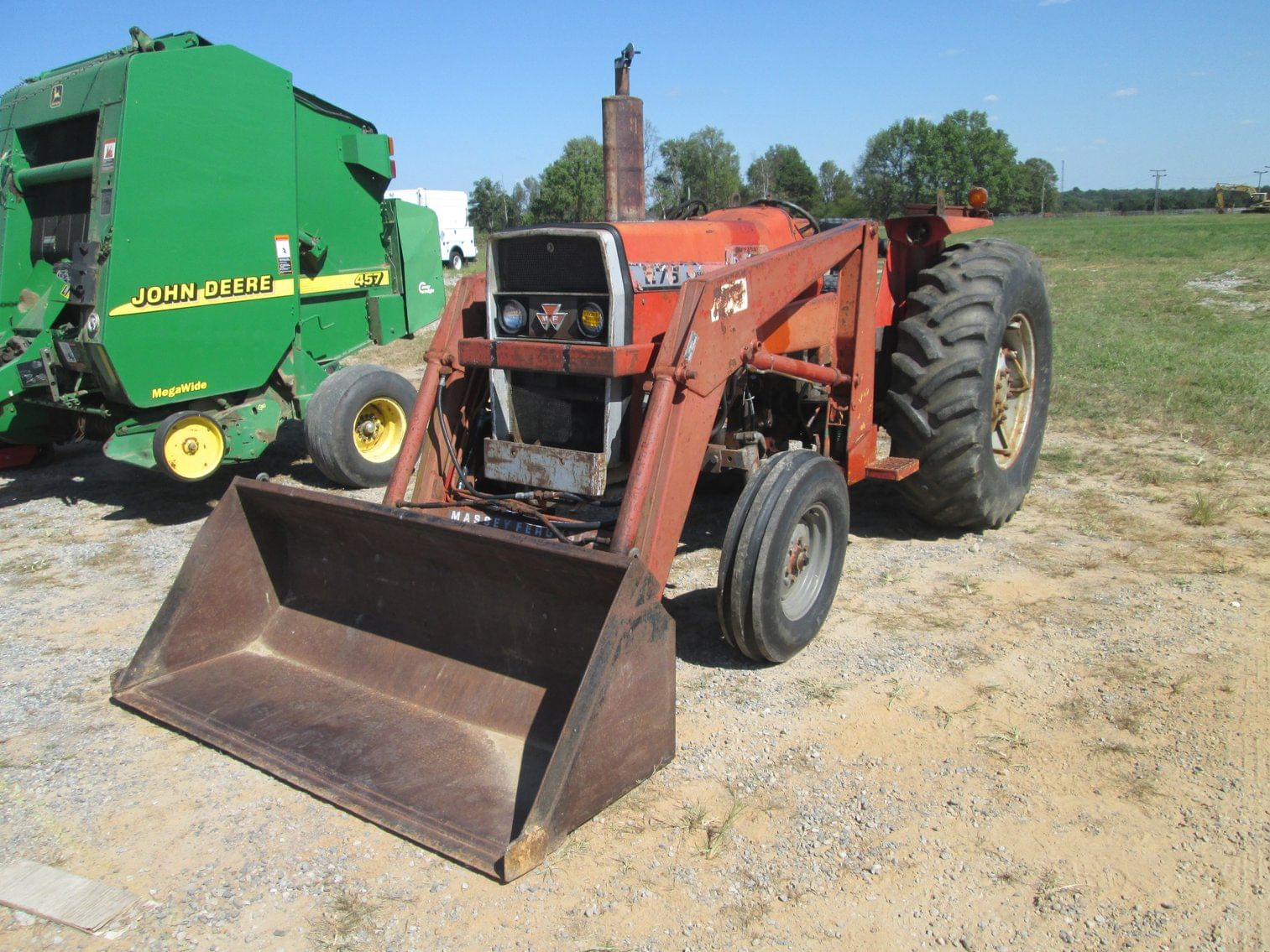 1980 Massey Ferguson 275 Equipment Image0