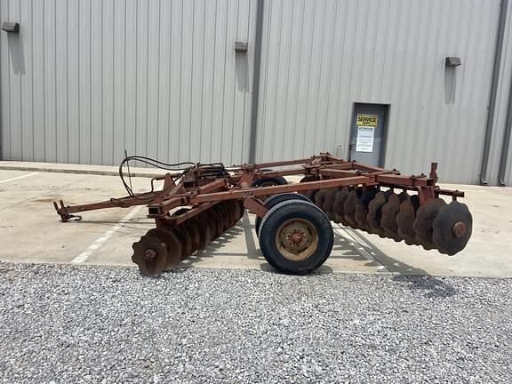 1980 Massey Ferguson 520 Equipment Image0