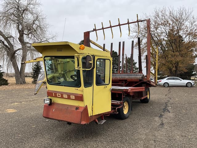 Image of New Holland 1069 equipment image 2