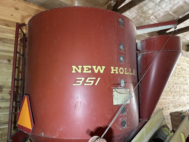 Image of New Holland 351 equipment image 1