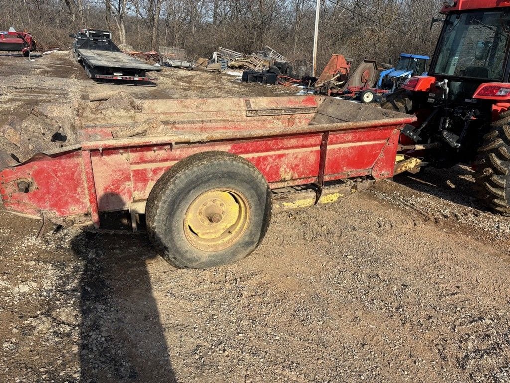 1980 New Holland 512 Equipment Image0