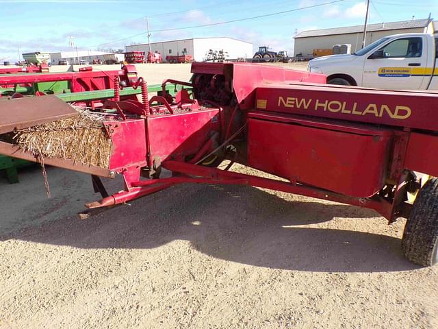 Image of New Holland Hayliner 310 equipment image 4