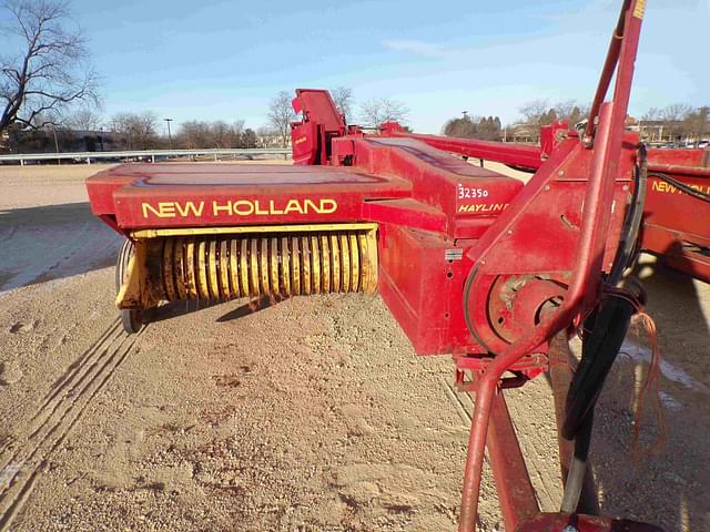 Image of New Holland Hayliner 310 equipment image 2