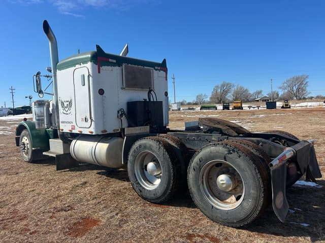 Image of Peterbilt 359 equipment image 2