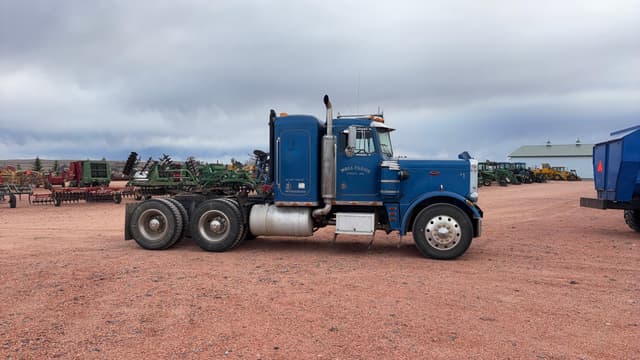 Image of Peterbilt 359 equipment image 3