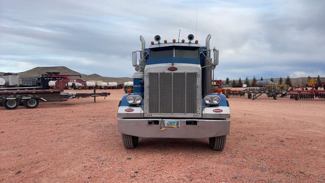Image of Peterbilt 359 equipment image 1