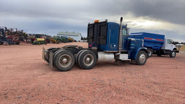 Image of Peterbilt 359 equipment image 4