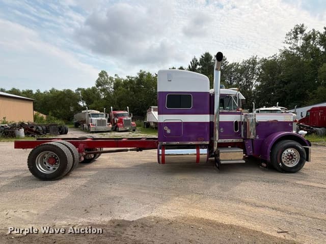 Image of Peterbilt 359 equipment image 3