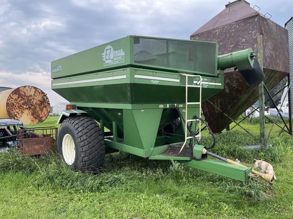 1980 E-Z Trail 475 Equipment Image0