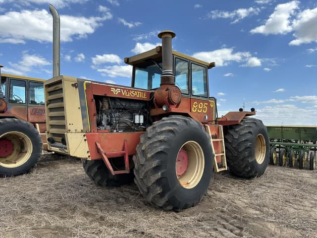 Image of Versatile 895 equipment image 1
