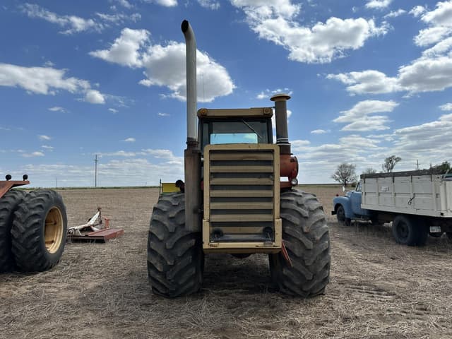 Image of Versatile 895 equipment image 2
