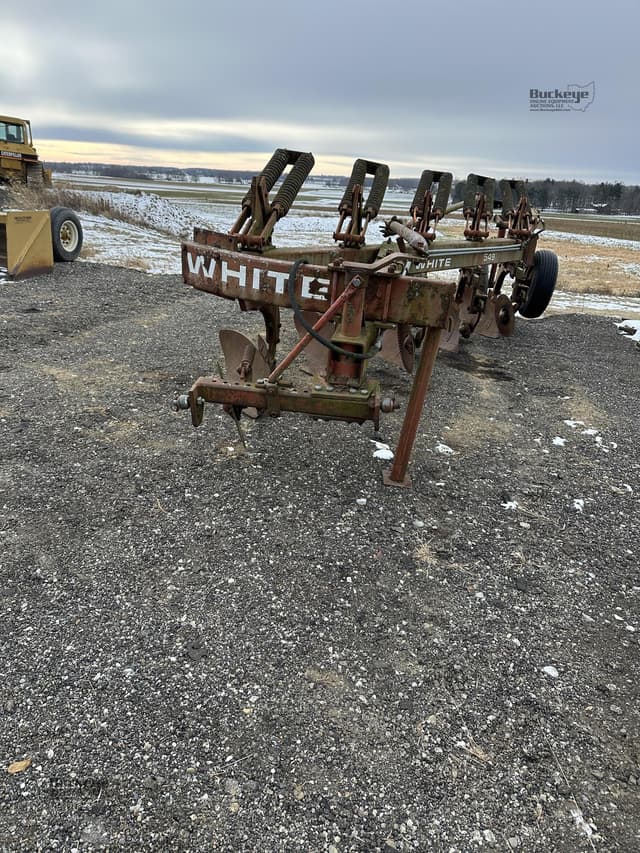 Image of White 549 equipment image 2