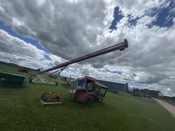 Main image Buhler Farm King 861