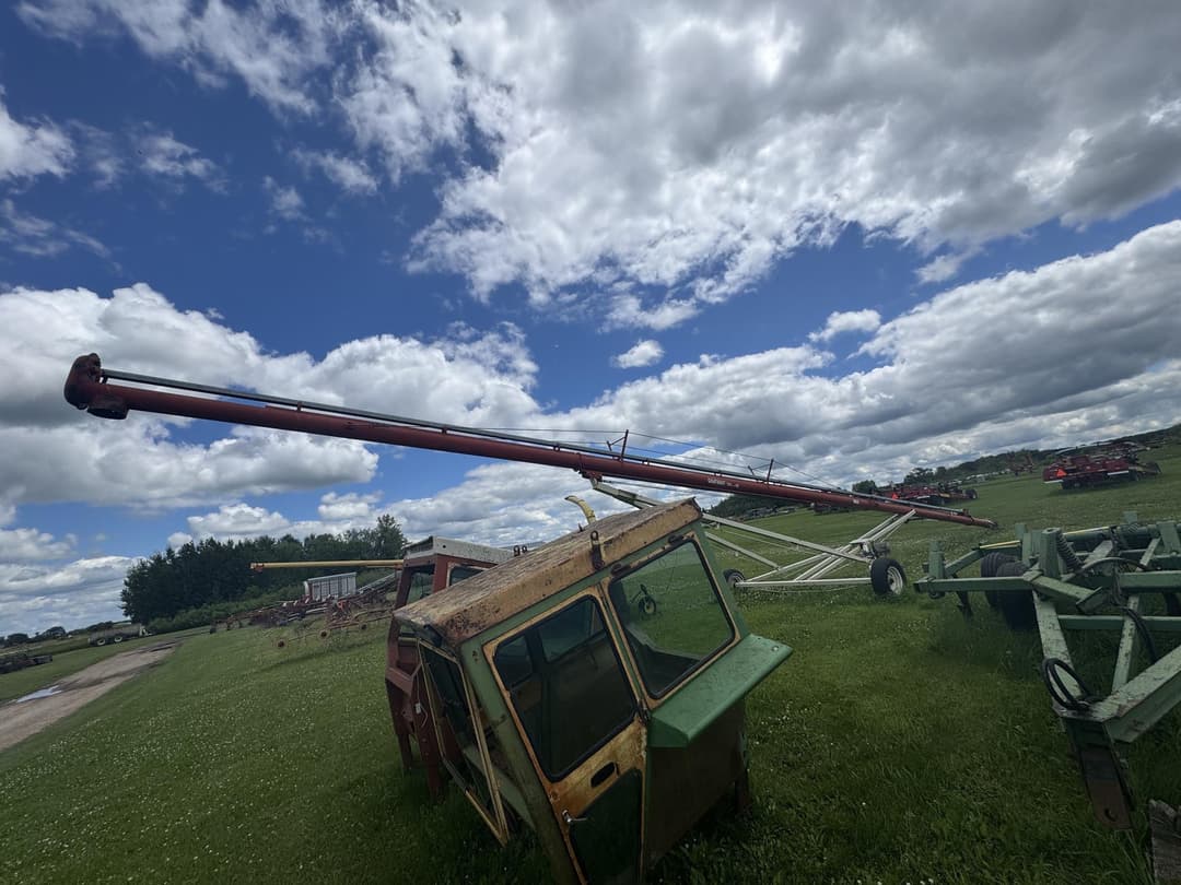 Image of Buhler Farm King 861 Image 1