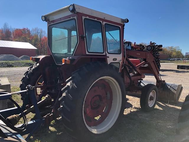 Image of Case IH 884 equipment image 2