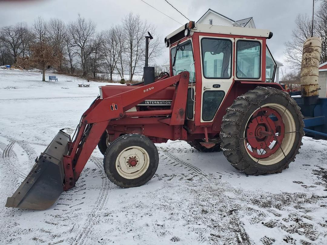 Image of International Harvester 884 Image 1