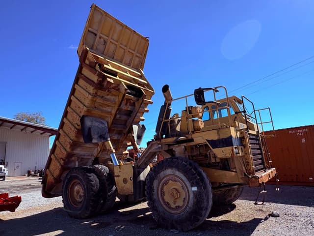 Image of Caterpillar 773B equipment image 3